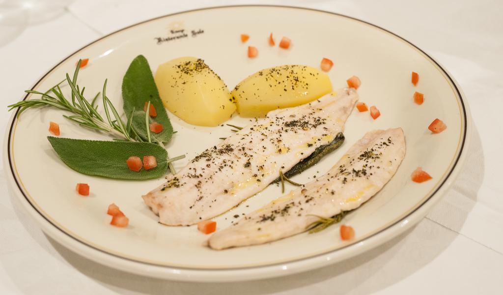 Albergo Sole 마리아노 코멘세 외부 사진